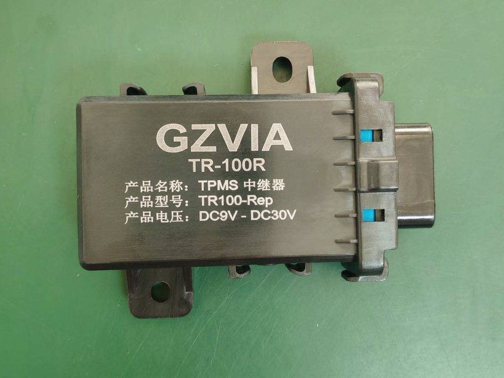 TPMS repeater for extending radio range on long vehicle combinations